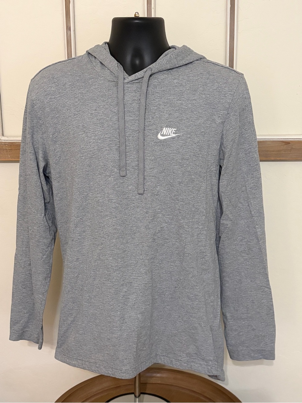 Nike Sportswear Men’s Large Lightweight Pullover Hoodie Gray Swoosh